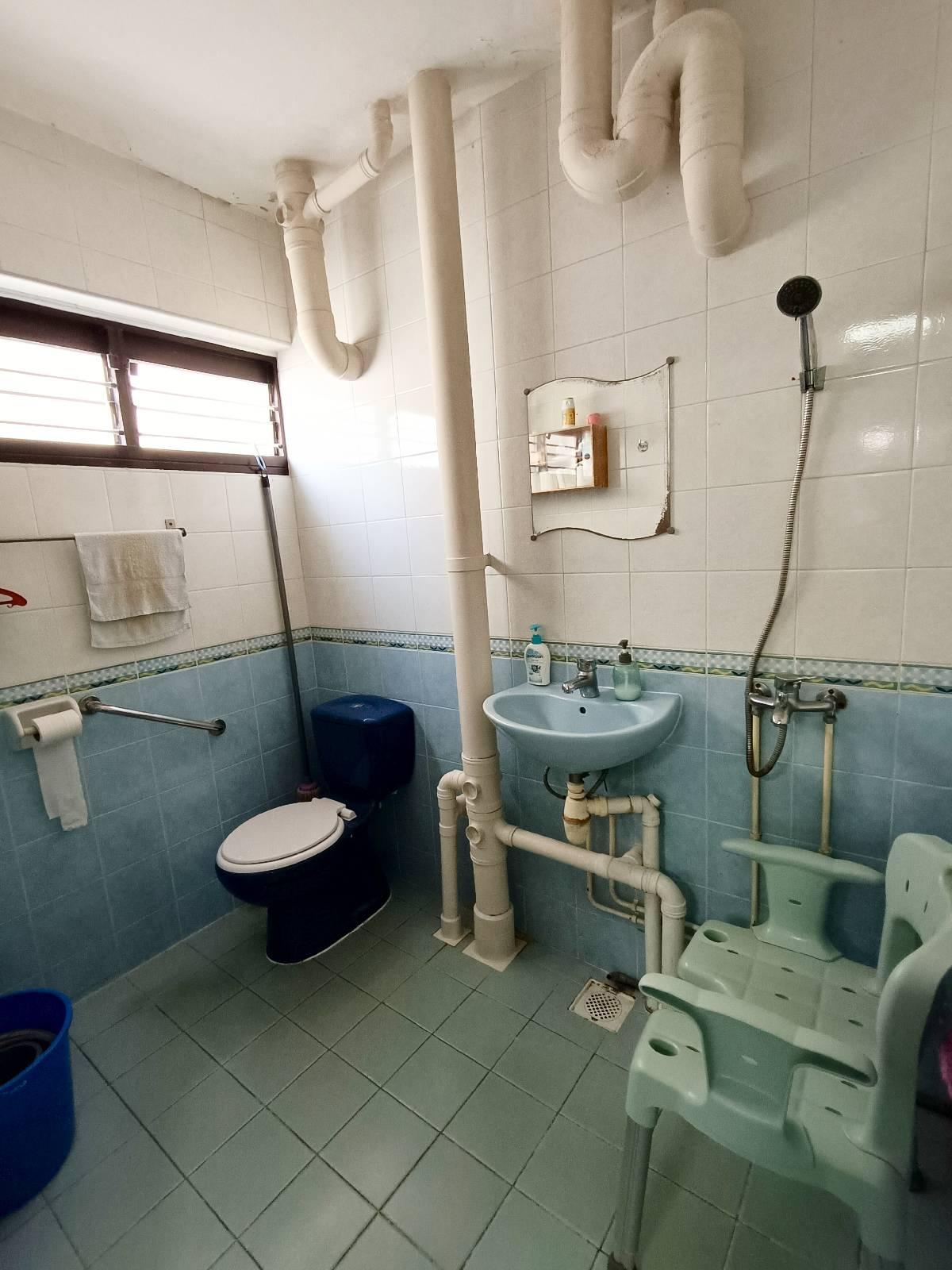 HDB Apartment for Sale, 53 Telok Blangah Drive HDB Apartment For Sale, $820,000, 3 Bed 2 Bath 1,270 sqft $646.00 psf, SGD 820,000 | 99-year Leasehold