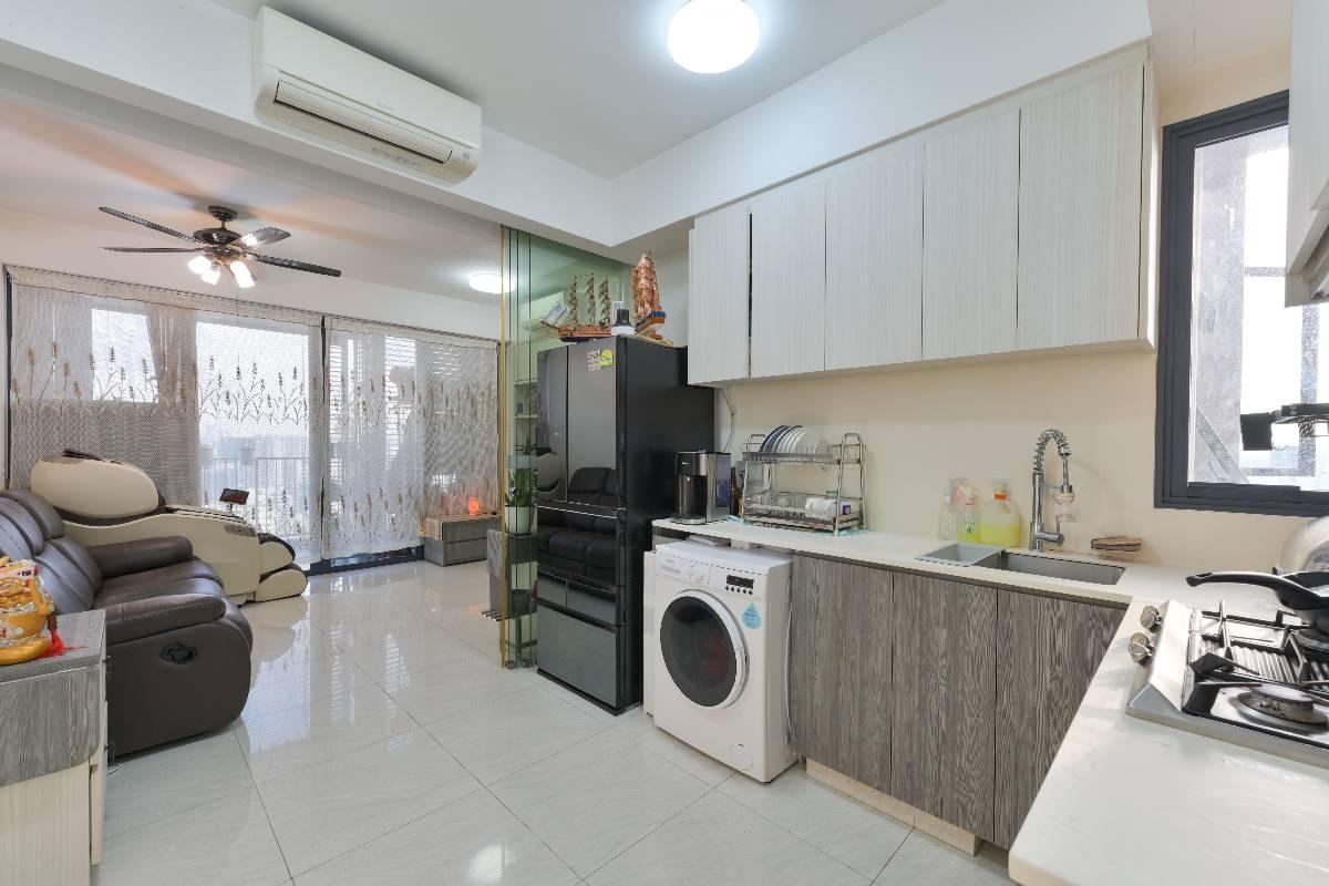 Condominium for Sale, Gem Residences Condominium For Sale, $2,200,000, 3 Bed 2 Bath 936 sqft $2,350.00 psf, SGD 2,200,000 | 99-year Leasehold