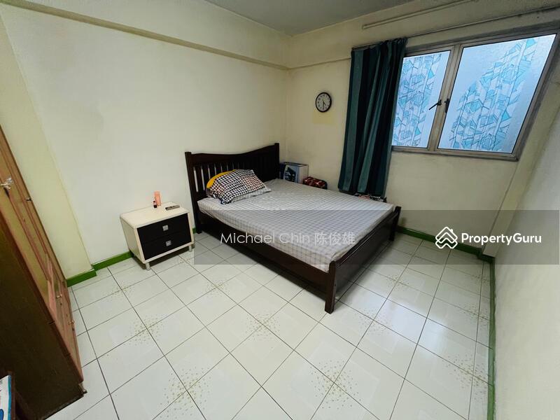 HDB Flat for Sale. , 102 Woodlands Street 13. , SGD 528,000 | 99-year lease. 