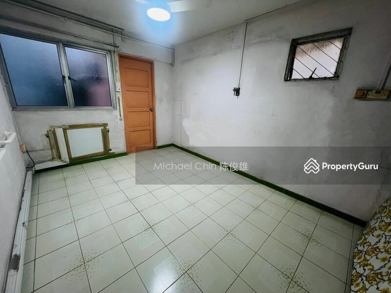 HDB Flat for Sale. , 102 Woodlands Street 13. , SGD 528,000 | 99-year lease. 