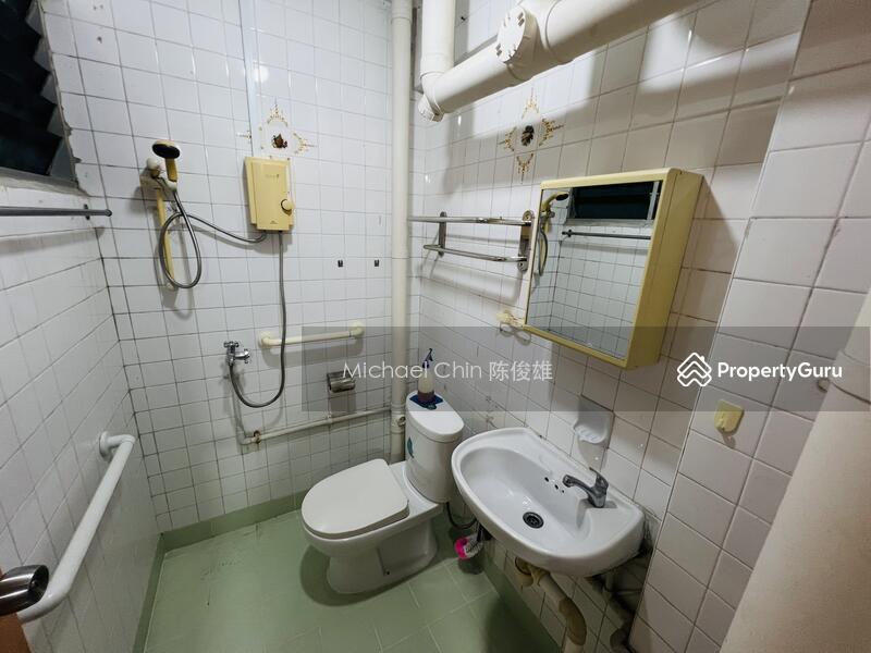 HDB Flat for Sale. , 102 Woodlands Street 13. , SGD 528,000 | 99-year lease. 