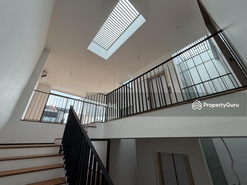 Prop-GPT: Terrace: D20  ??D20 Landed??Brand New 2.5 Storey + Mezz Terrace @ Upper Thomson Road, Jalan Lanjut,Jalan Rukam