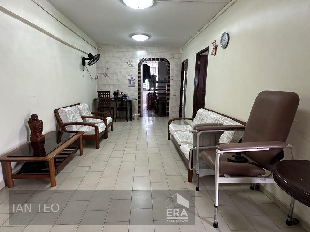 Prop-GPT: HDB - 3 room:   Jurong West Street 52 511 Jurong West Street 52 For Sale