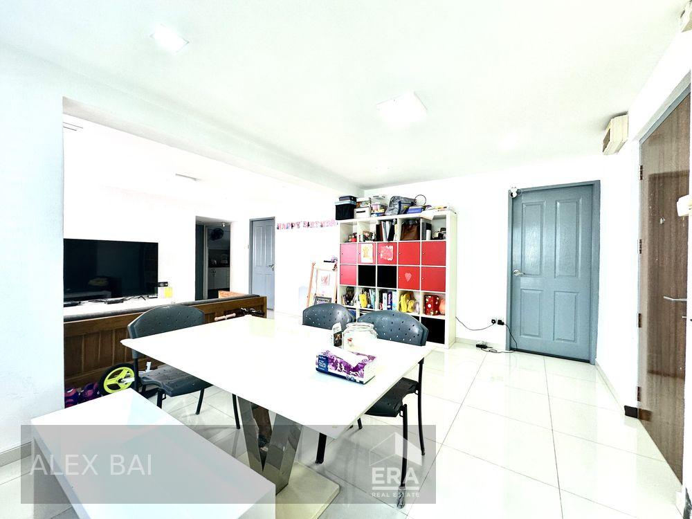 HDB - 3 room for Sale, Choa Chu Kang Avenue 3 286 Choa Chu Kang Avenue 3, SGD 595,000 | Leasehold