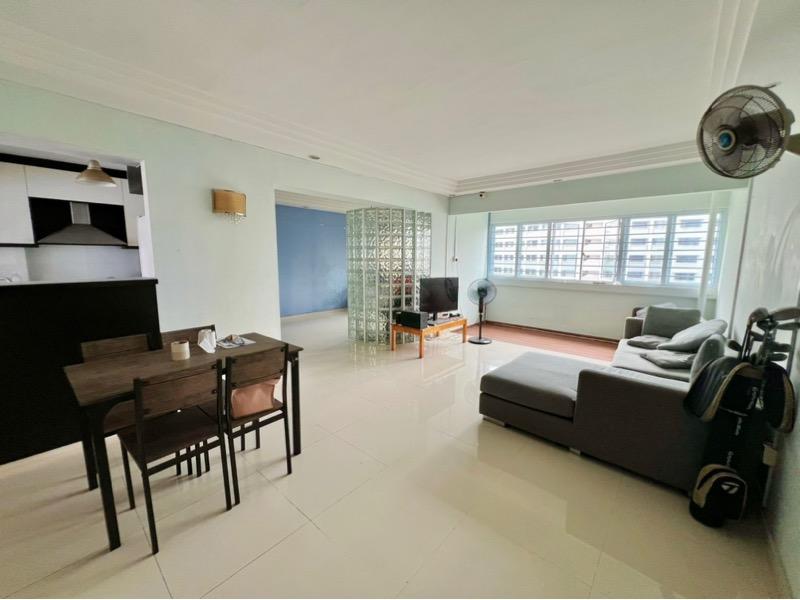 Prop-GPT: HDB Apartment: D19  699A Hougang Street 52