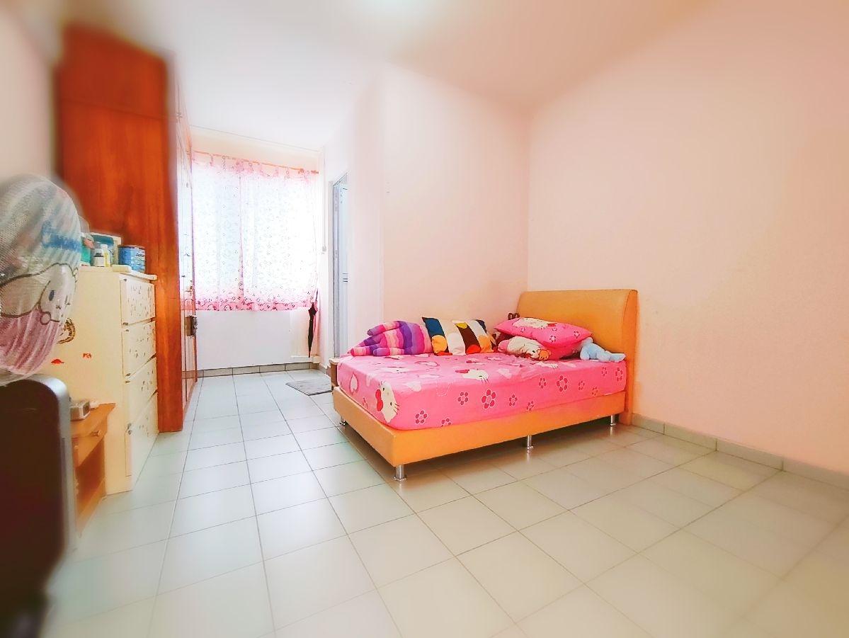 HDB Apartment for Sale, 872 Tampines Street 84 HDB Apartment For Sale, $635,000, 3 Bed 2 Bath 1,119 sqft $567.00 psf, SGD 635,000