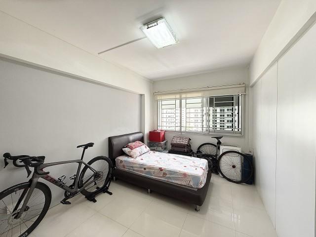 HDB Apartment for Sale: D18, 520894