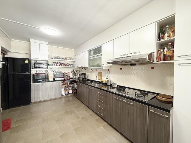 HDB Apartment for Sale: D18, 520894