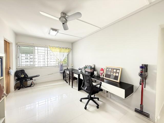 HDB Apartment for Sale: D18, 520894