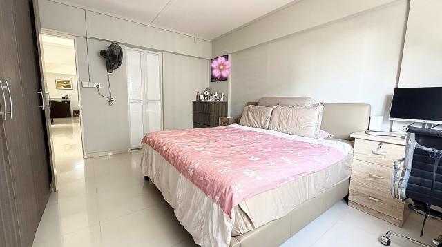 HDB Apartment for Sale: D18, 520894