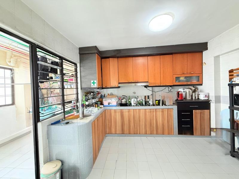 HDB Apartment for Sale, 520 Woodlands Drive 14 HDB Apartment For Sale, $899,999, 4 Bed 2 Bath 1,517 sqft $593.00 psf, SGD 899,999 | 99-year Leasehold