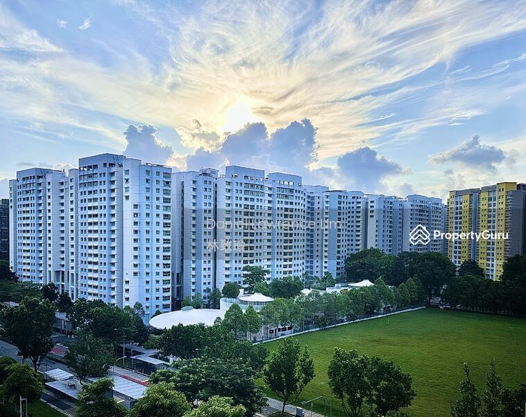 Prop-GPT: Condominium: D19 Punggol NO EXTENSION! Super CHEAP 3 Bed Quiet Condo 5 Mins to MRT