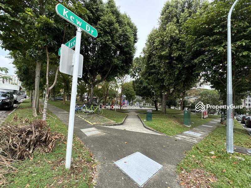 Terrace for Sale, Kew Drive, SGD 3,380,000 | 99-year lease