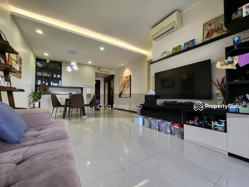 Prop-GPT: Executive Condominium: D22  Lake Life