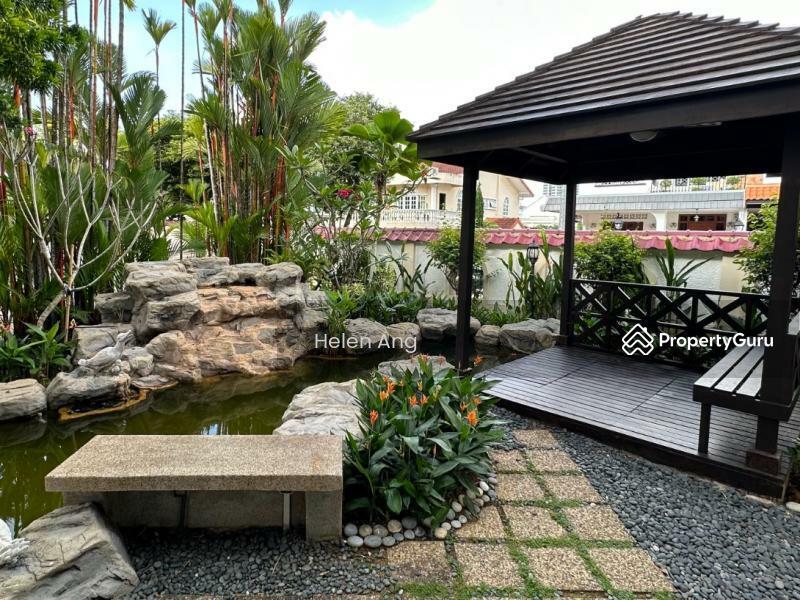 Prop-GPT: Detached: D10  ?1KM NYPS/RGPS ?3 MINS MRT ?DUCHESS/KING’S/ CORONATION ?MULTI-GEN ?HILLTOP? ??8628 6026 HELEN