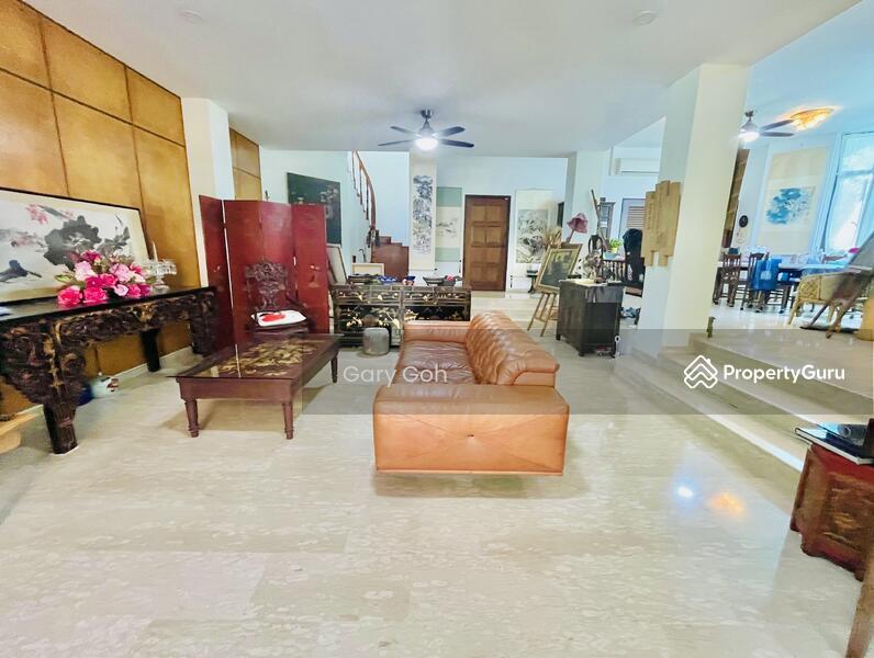 Prop-GPT: Bungalow: D11  Gentle Road