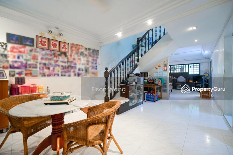Prop-GPT: HDB Flat: D18 Pasir Ris 111 Pasir Ris Street 11