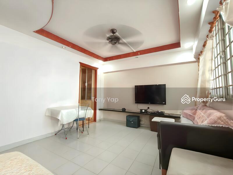Prop-GPT: HDB Flat: D27 Yishun 440 Yishun Avenue 11
