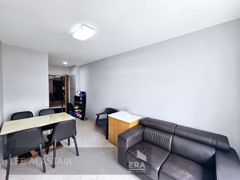Prop-GPT: HDB - 2 room:   Edgefield Plains 673A Edgefield Plains For Sale