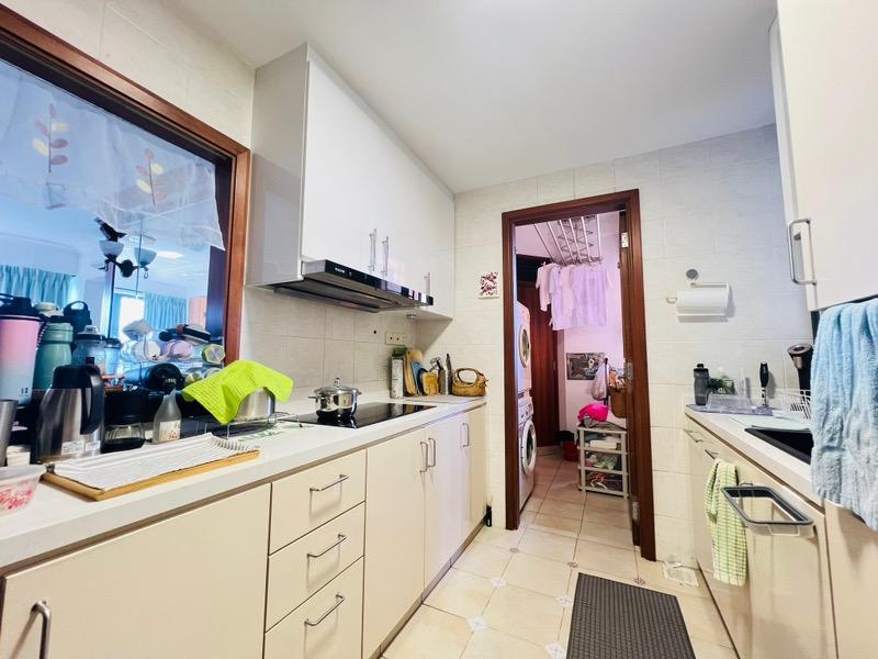 Condominium for Sale, Tanglin View Condominium For Sale, $2,398,000, 3 Bed 3 Bath 1,249 sqft $1,920.00 psf, SGD 2,398,000 | 99-year Leasehold