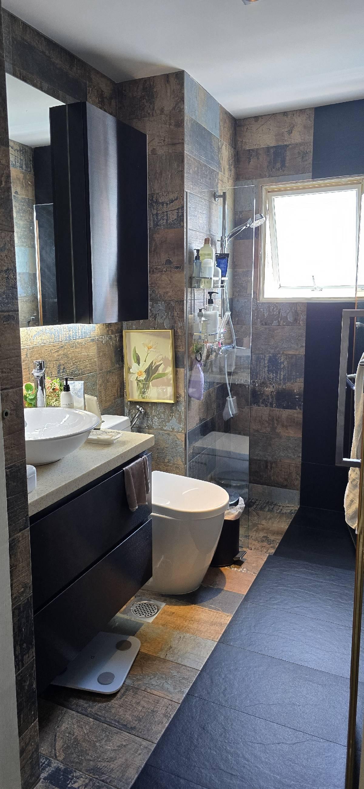 Condominium for Sale, Meadow Lodge Condominium For Sale, $2,050,000, 3 Bed 2 Bath 1,216 sqft $1,686.00 psf, SGD 2,050,000 | 99-year Leasehold