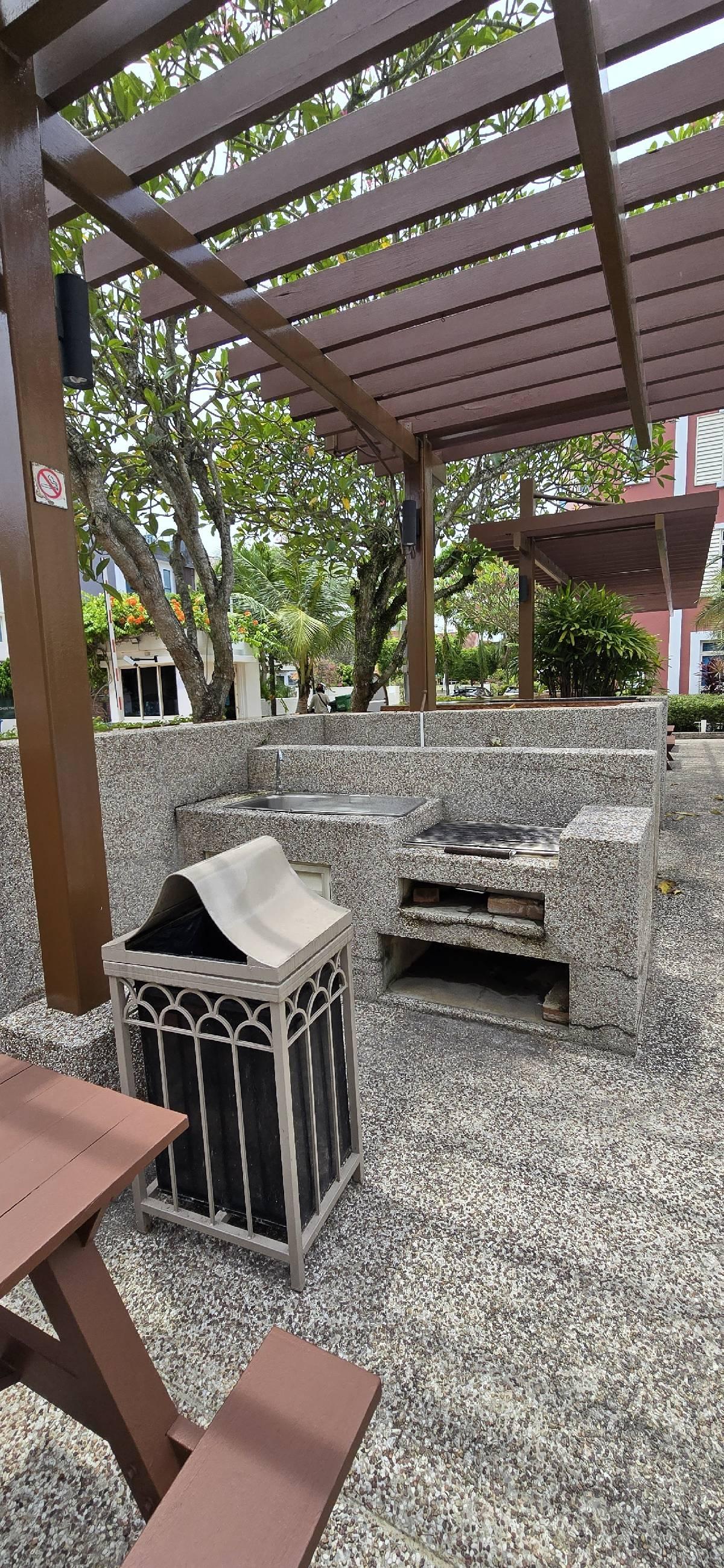 Condominium for Sale, Meadow Lodge Condominium For Sale, $2,050,000, 3 Bed 2 Bath 1,216 sqft $1,686.00 psf, SGD 2,050,000 | 99-year Leasehold