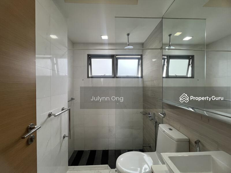 Condominium for Sale, The Shore Residences, SGD 1,960,000 | 103-year lease