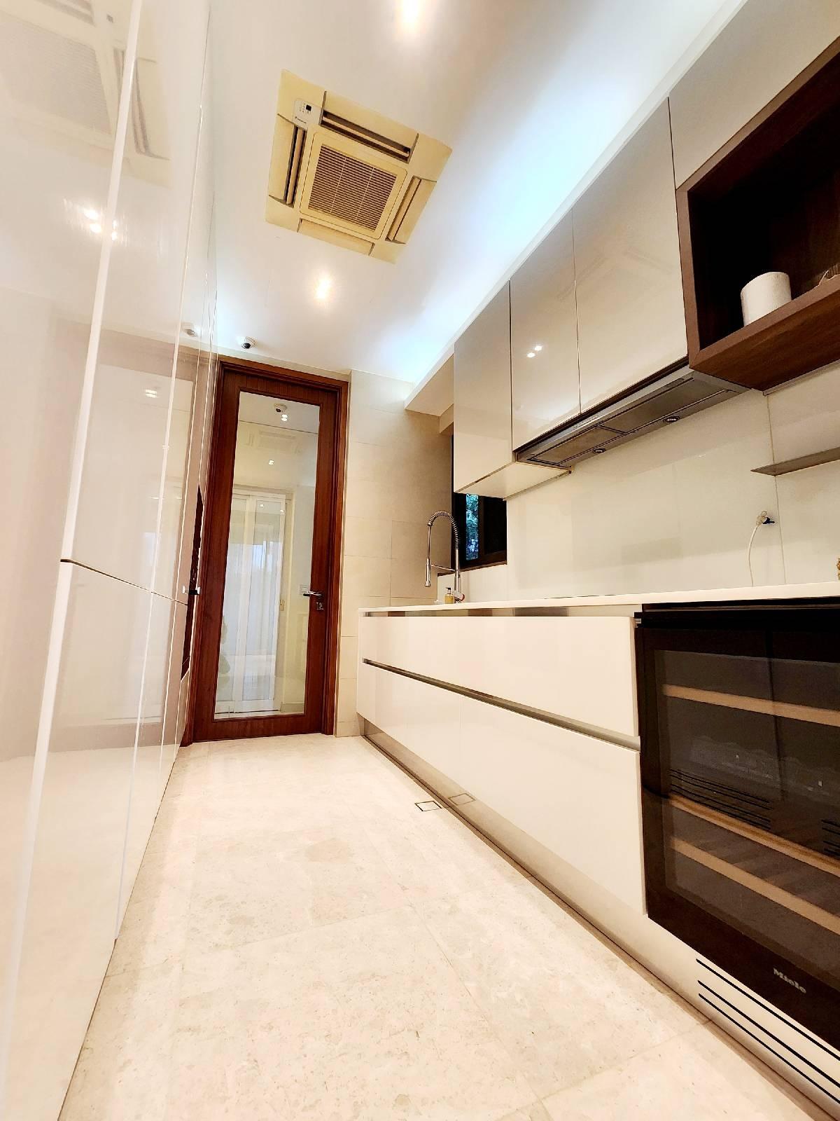 Condominium for Sale, One Balmoral Condominium For Sale, $3,960,000, 3 Bed 3 Bath 1,410 sqft $2,809.00 psf, SGD 3,960,000 | Freehold