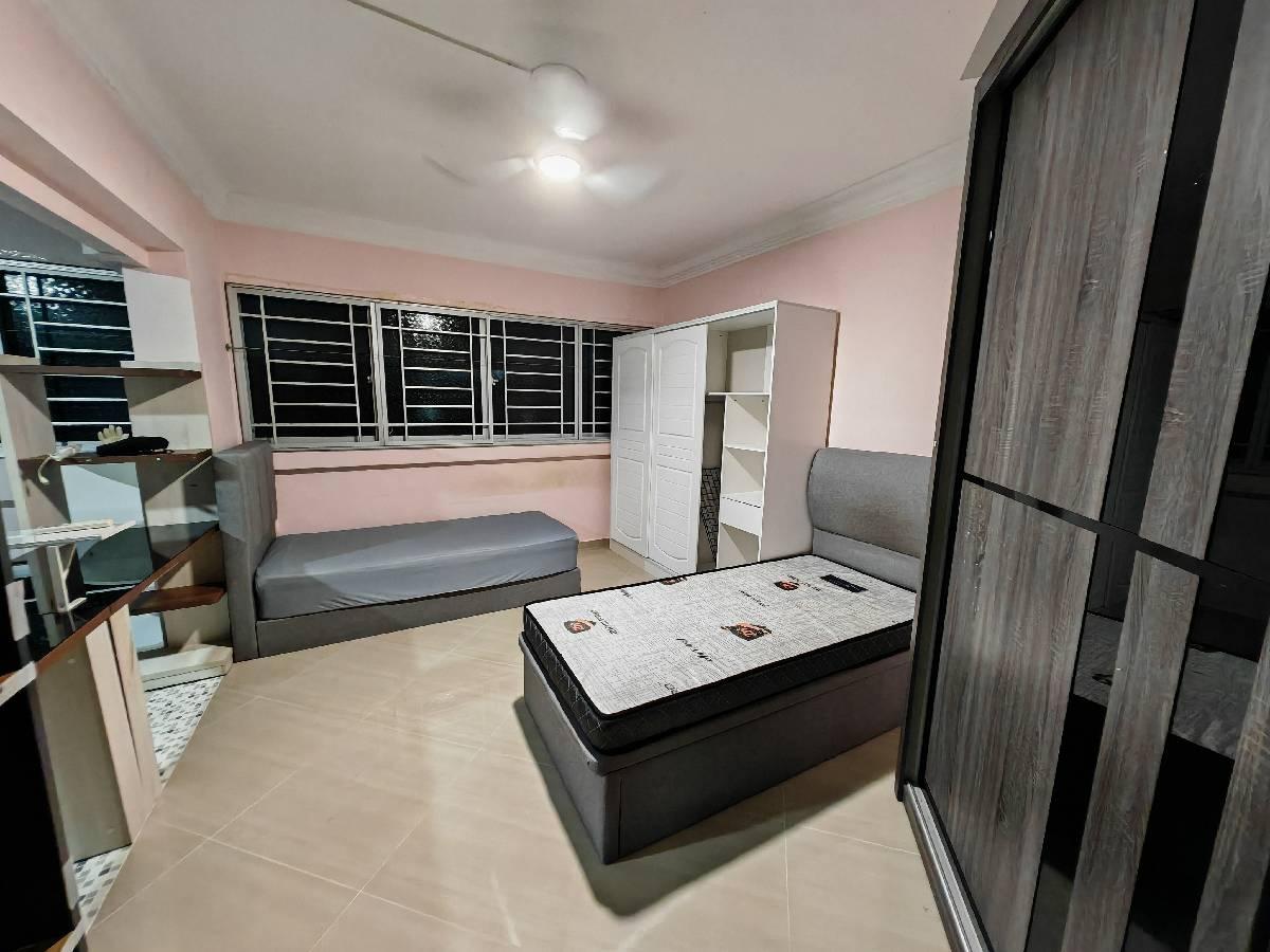 Prop-GPT: HDB Apartment: D23 Bukit Batok 102 Bukit Batok West Avenue 6
