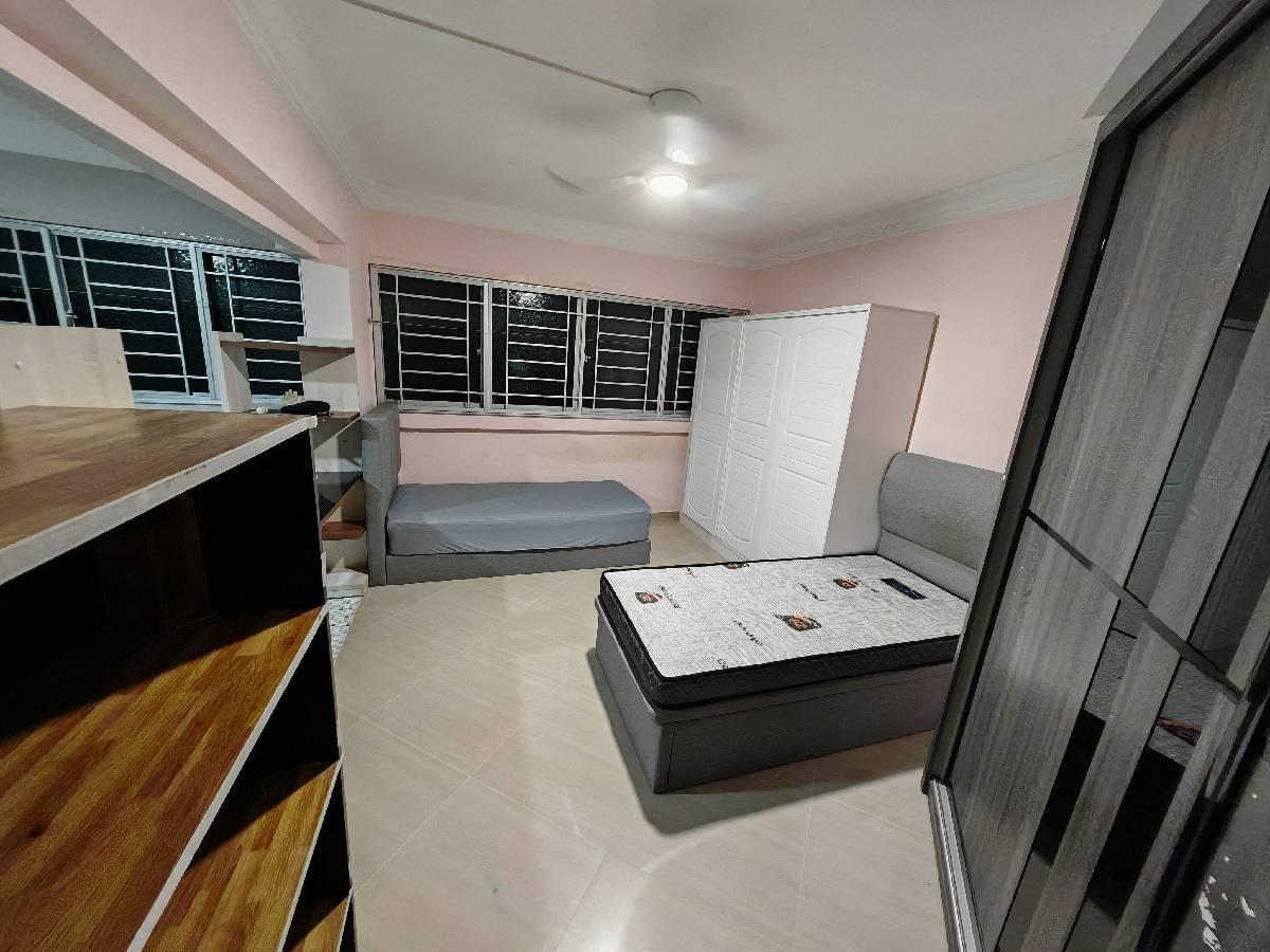 102 Bukit Batok West Avenue 6 HDB Apartment For Sale, $800,000, 3 Bed 3 Bath 1,615 sqft $495.00 psf