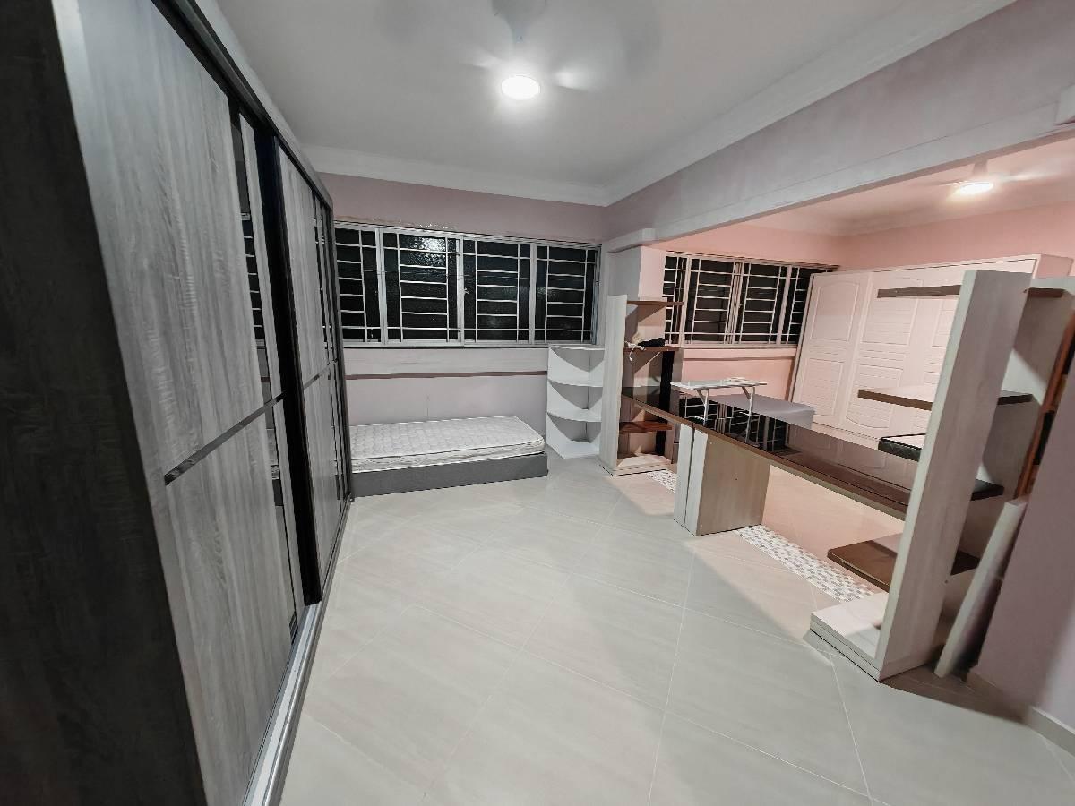 102 Bukit Batok West Avenue 6 HDB Apartment For Sale, $800,000, 3 Bed 3 Bath 1,615 sqft $495.00 psf