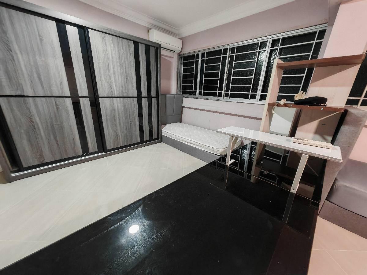 102 Bukit Batok West Avenue 6 HDB Apartment For Sale, $800,000, 3 Bed 3 Bath 1,615 sqft $495.00 psf