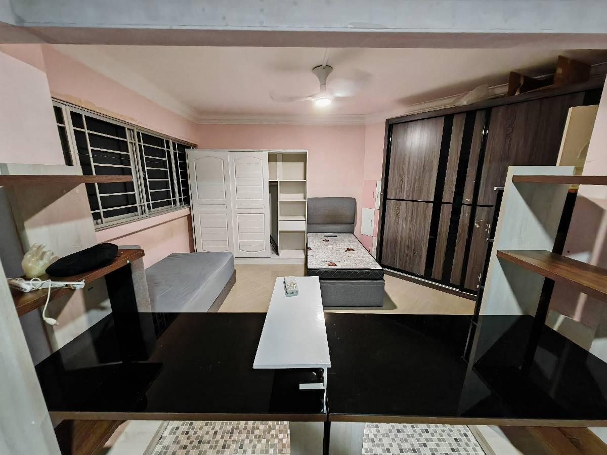 102 Bukit Batok West Avenue 6 HDB Apartment For Sale, $800,000, 3 Bed 3 Bath 1,615 sqft $495.00 psf