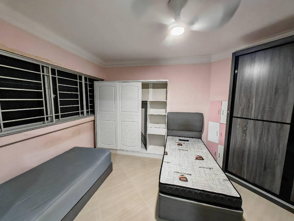 102 Bukit Batok West Avenue 6 HDB Apartment For Sale, $800,000, 3 Bed 3 Bath 1,615 sqft $495.00 psf