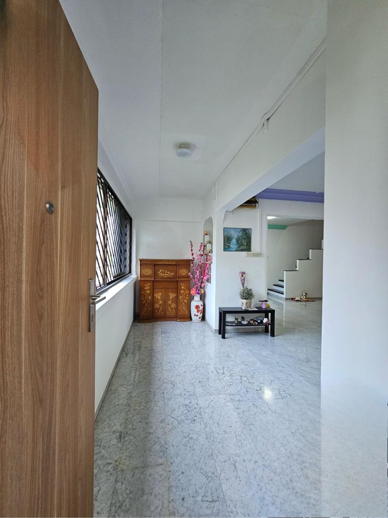 Prop-GPT: HDB Apartment: D27 Yishun 352 Yishun Ring Road
