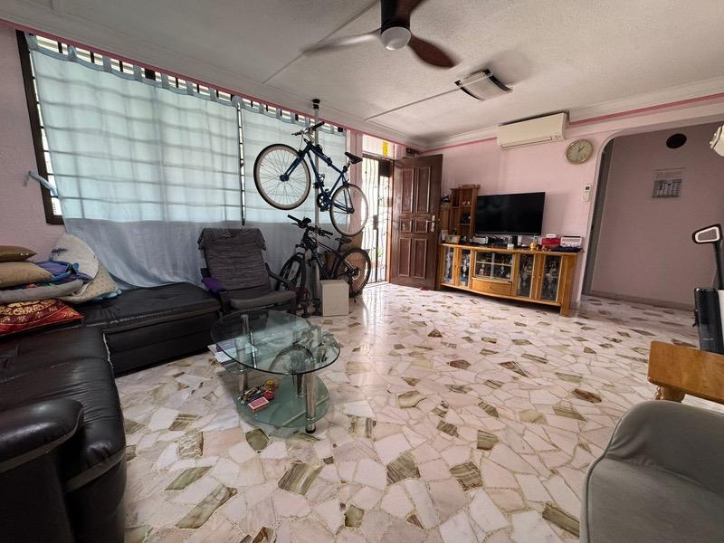 Prop-GPT: HDB Apartment: D18  456 Tampines Street 42