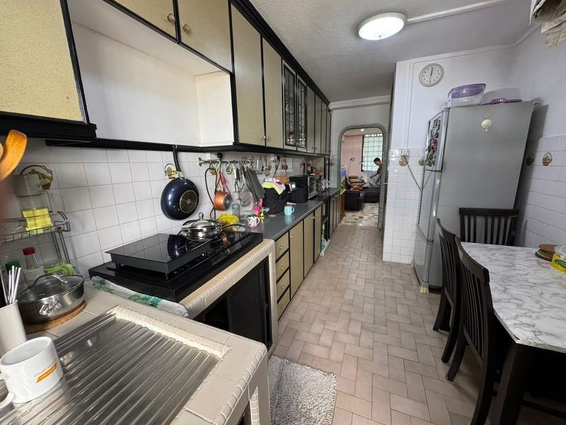 HDB Apartment for Sale, 456 Tampines Street 42 HDB Apartment For Sale, $588,000, 3 Bed 2 Bath 904 sqft $650.00 psf, SGD 588,000 | 99-year Leasehold