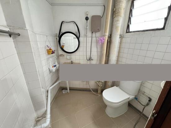 HDB Apartment for Sale, 257 Jurong East Street 24 HDB Apartment For Sale, $520,000, 3 Bed 2 Bath 1,117 sqft $466.00 psf, SGD 520,000 | 99-year Leasehold