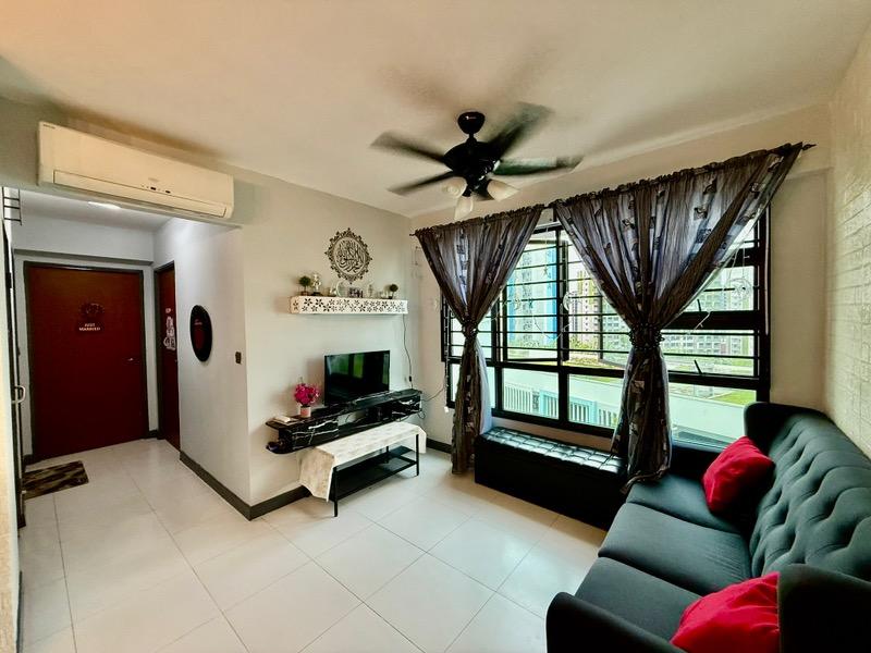 Prop-GPT: HDB Apartment: D27 Yishun 333B Yishun Riverwalk