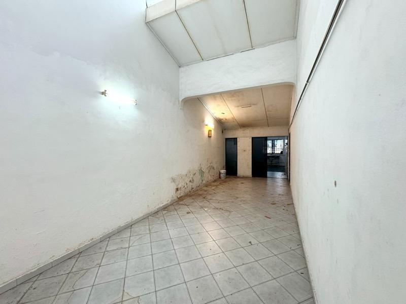 Prop-GPT: Terrace: D20  SEMBAWANG HILLS ESTATE