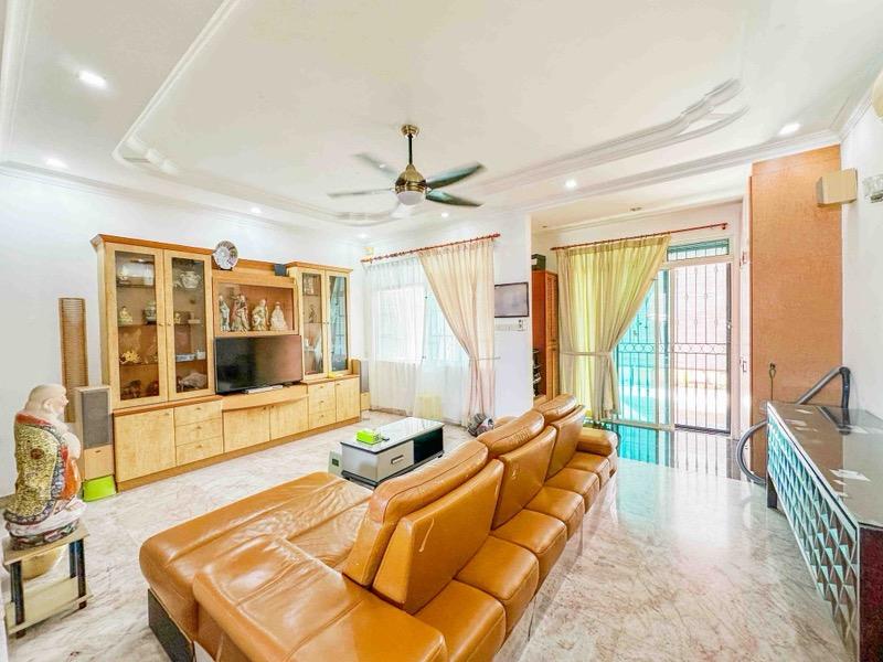 Prop-GPT: Terrace: D19  Golden Hill Estate