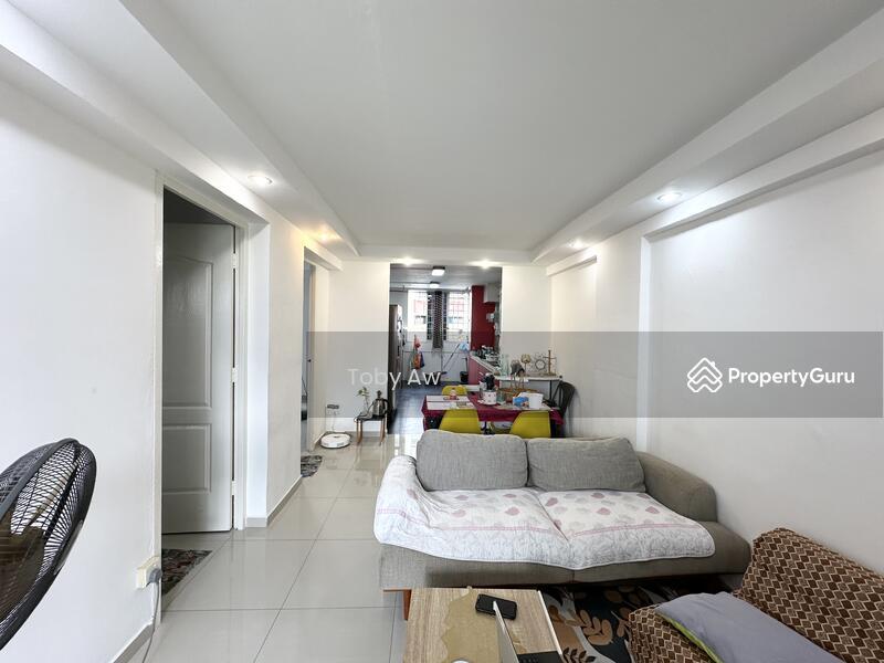 Prop-GPT: HDB Flat: D19  631 Hougang Avenue 8