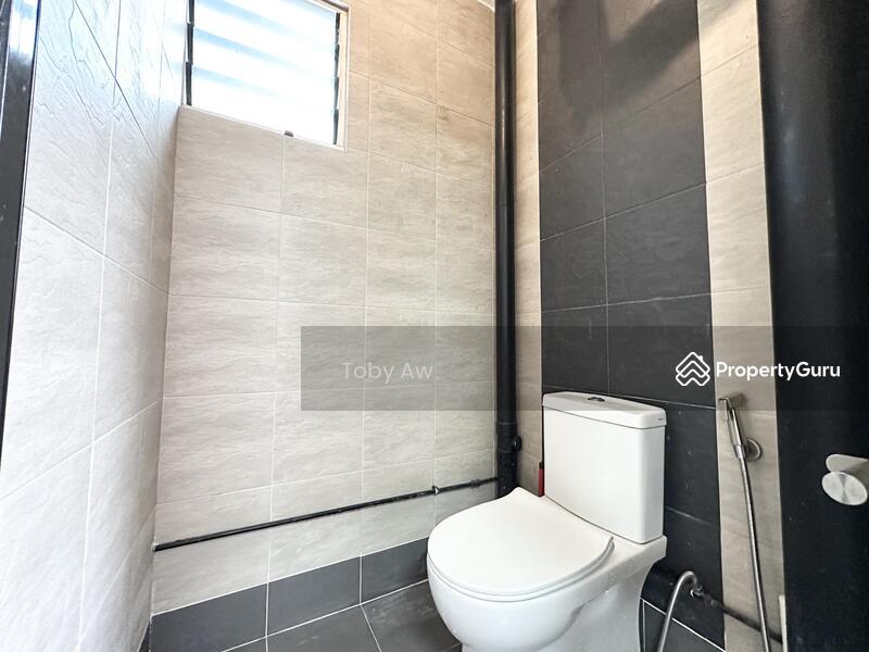 HDB Flat for Sale, 631 Hougang Avenue 8, SGD 420,000 | 99-year lease
