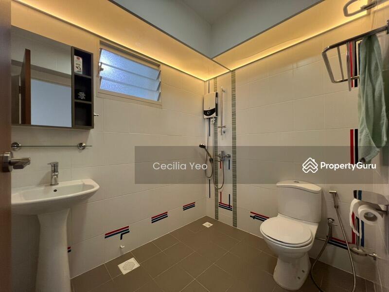 HDB Flat for Sale, 296C Bukit Batok Street 22, SGD 1,088,000 | 99-year lease