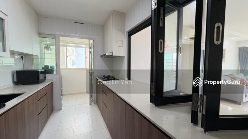 HDB Flat for Sale, 296C Bukit Batok Street 22, SGD 1,088,000 | 99-year lease