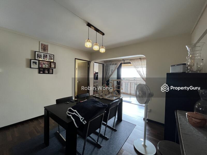 Prop-GPT: HDB Flat: D14 Geylang 123 Paya Lebar Way