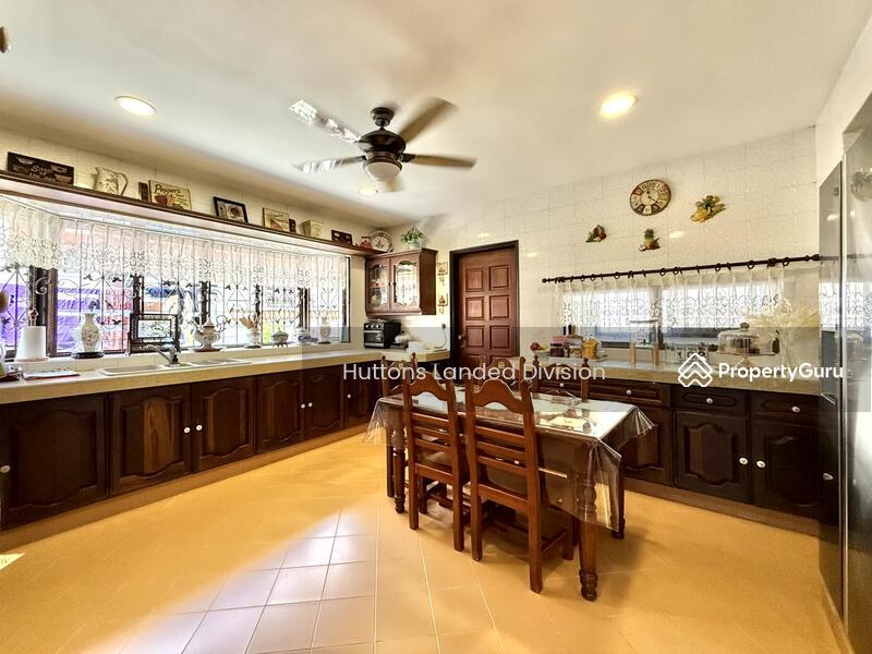 Bungalow for Sale, Rare 8400sf Beautiful Bungalow Plot with 6 Parking Lots in Dist 10, SGD 19,800,000 | Freehold