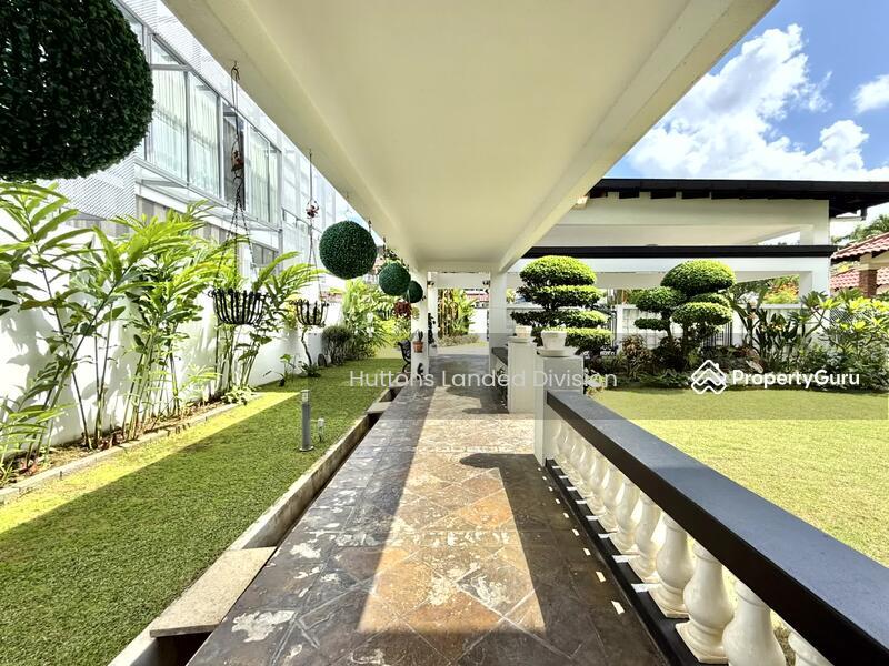 Bungalow for Sale, Rare 8400sf Beautiful Bungalow Plot with 6 Parking Lots in Dist 10, SGD 19,800,000 | Freehold