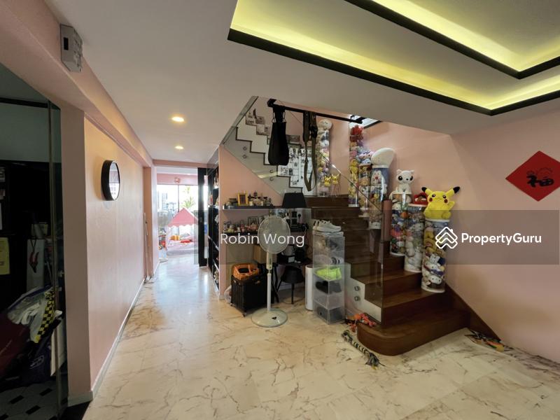 Prop-GPT: HDB Flat: D19  407 Hougang Avenue 10