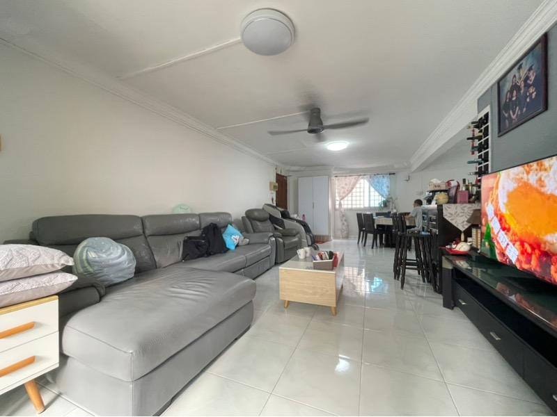 Prop-GPT: HDB Apartment: D19  710 Hougang Avenue 2